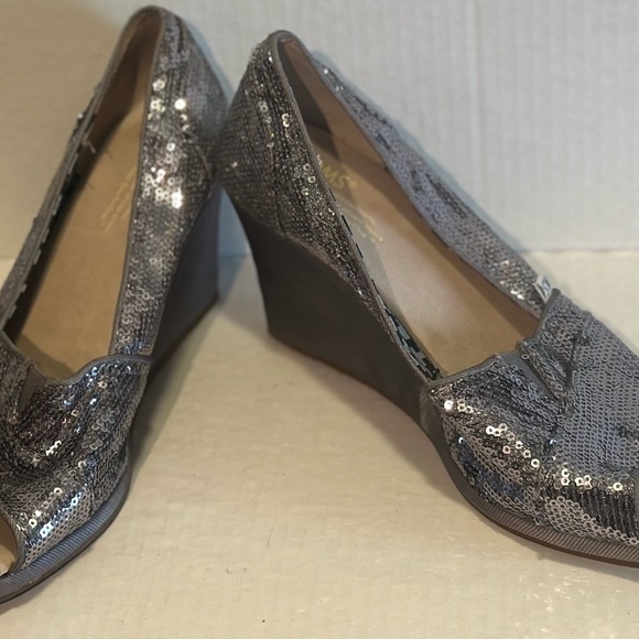 TOMS Women's Glittering Silver Wedges - Picture 9 of 10